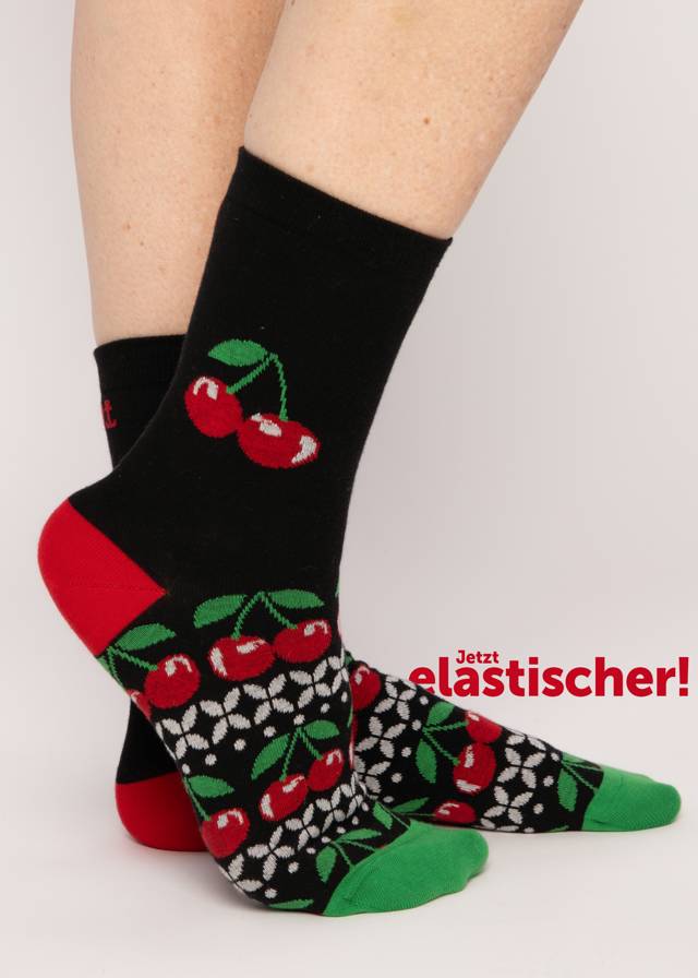 Baumwollsocken Sensational Steps - Cherries And Swallows von Blutsgeschwister