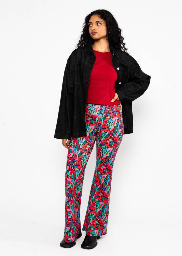 Schlaghose Dancing Jazz - Cavewoman Painting von Blutsgeschwister