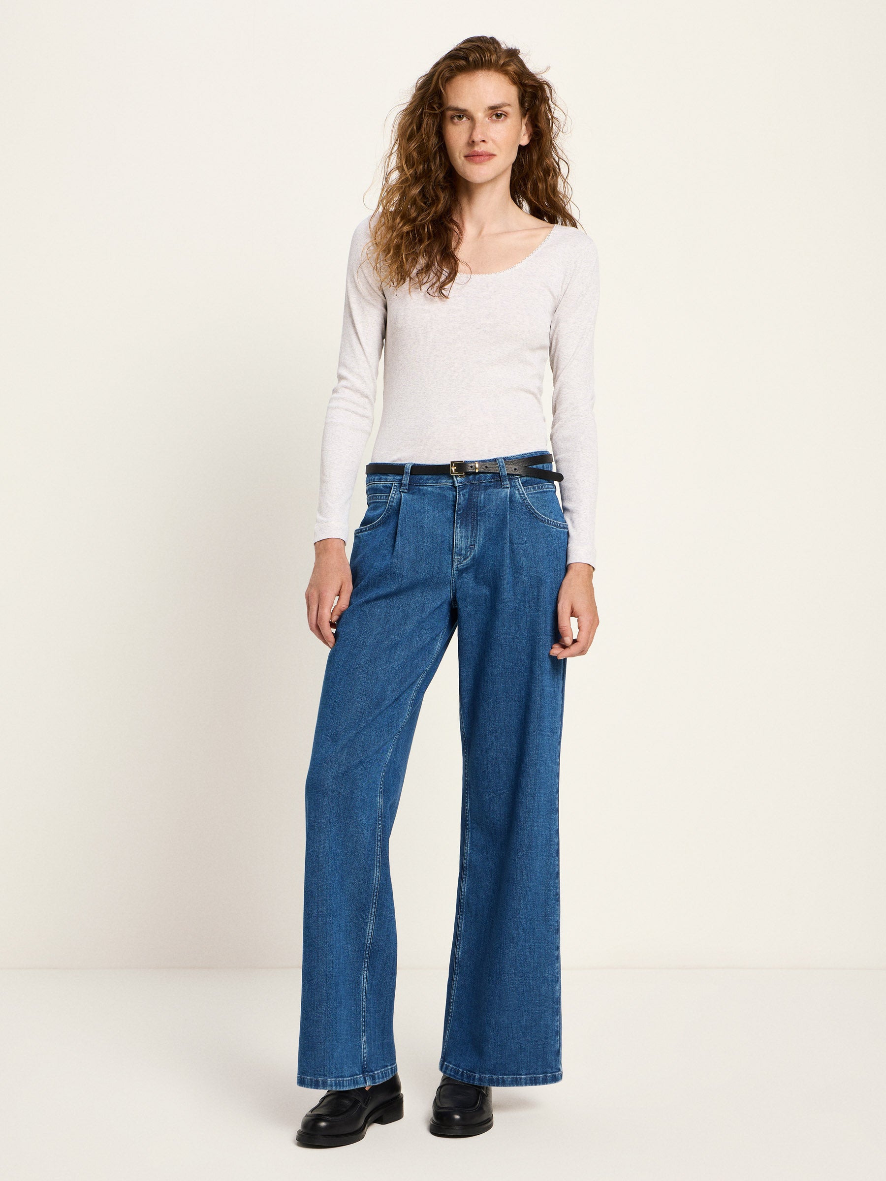 Marlenejeans mit Bundfalte (GOTS) - Mid Blue Denim von Lanius